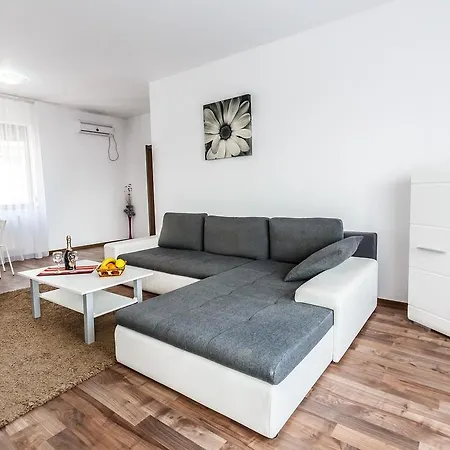 Alba Iulia Square12 Bucareste