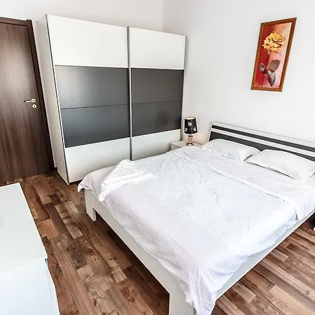 Alba Iulia Square12 Apartment Bucharest
